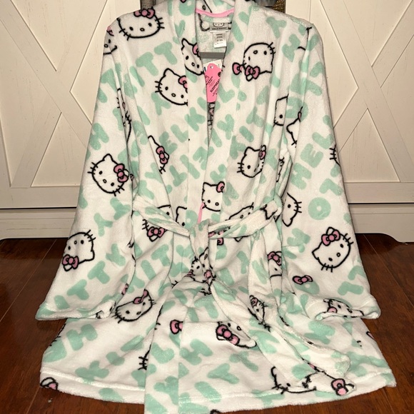Hello Kitty Plush Robe in All Sizes - Picture 2 of 2